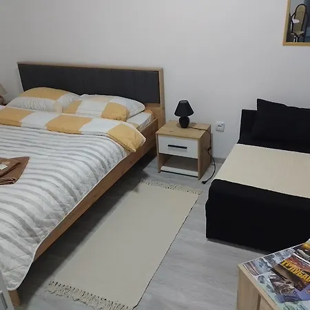 Plaza 7 Srebrno Jezero * Veliko Gradište