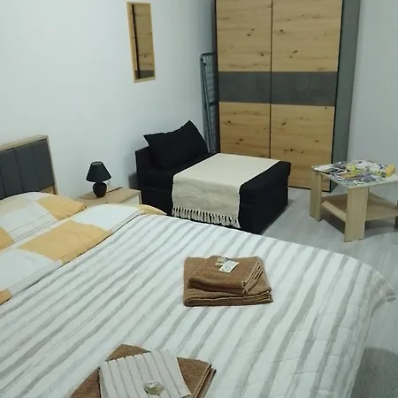 Plaza 7 Srebrno Jezero * Veliko Gradište