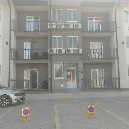 Plaza 7 Srebrno Jezero *