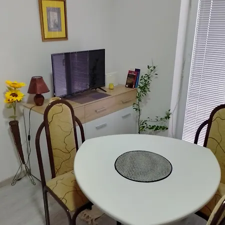 Plaza 7 Srebrno Jezero アパート