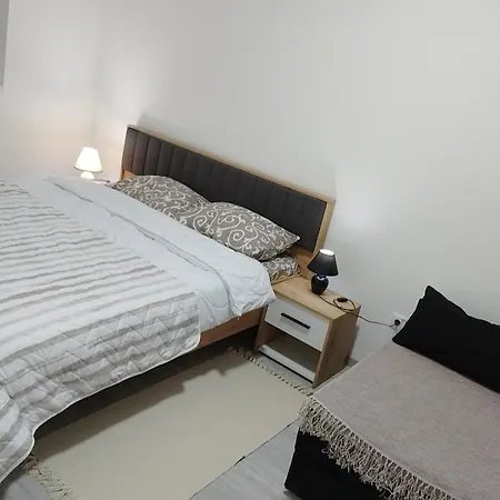 Plaza 7 Srebrno Jezero * Veliko Gradište