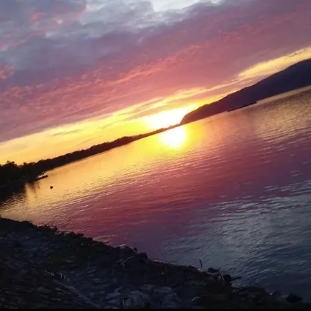 Plaza 7 Srebrno Jezero *