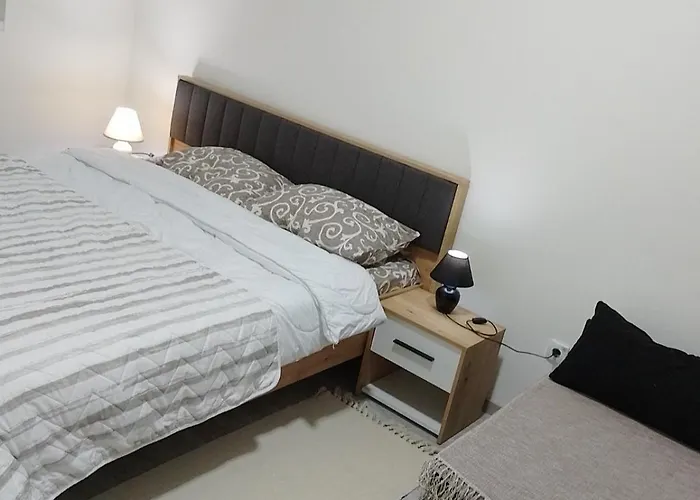 Plaza 7 Srebrno Jezero * Veliko Gradište